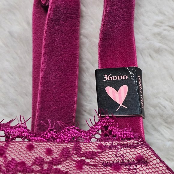 Victoria's Secret Dream Angels Lined Demi Eyelash Lace and Velvet Bra 36DDD NWT - Picture 3 of 9